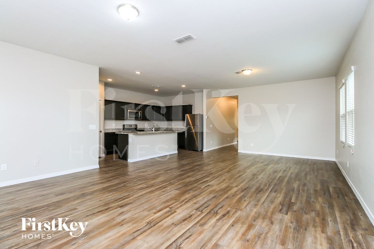 398 W Powell Dr - Photo 4 of 18