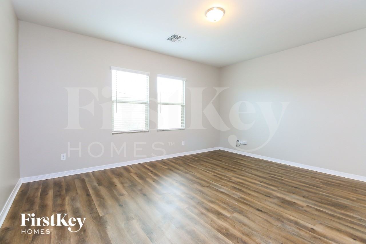 398 W Powell Dr - Photo 5 of 18