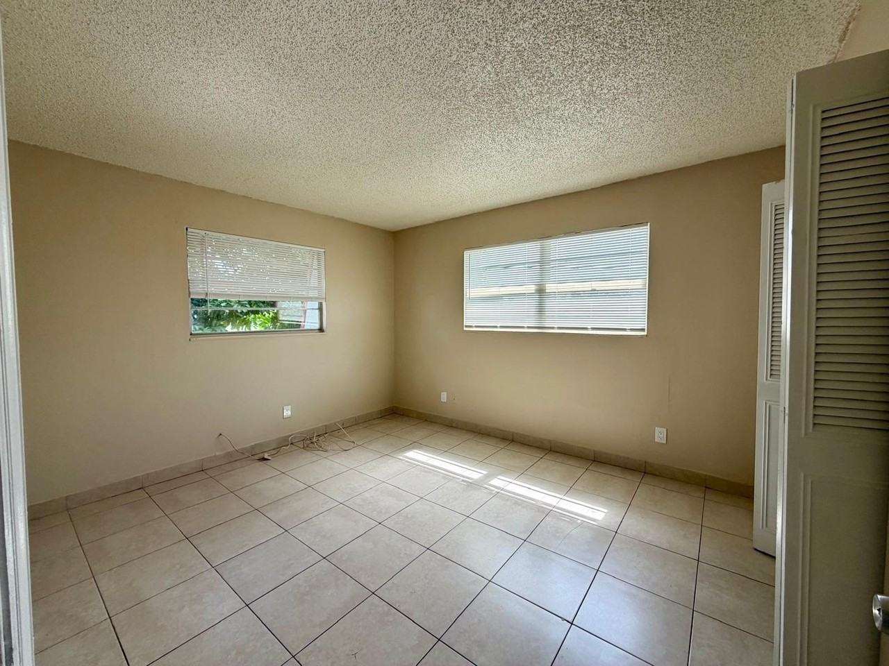 1920 Nw 58th Ter - Photo 3 of 15