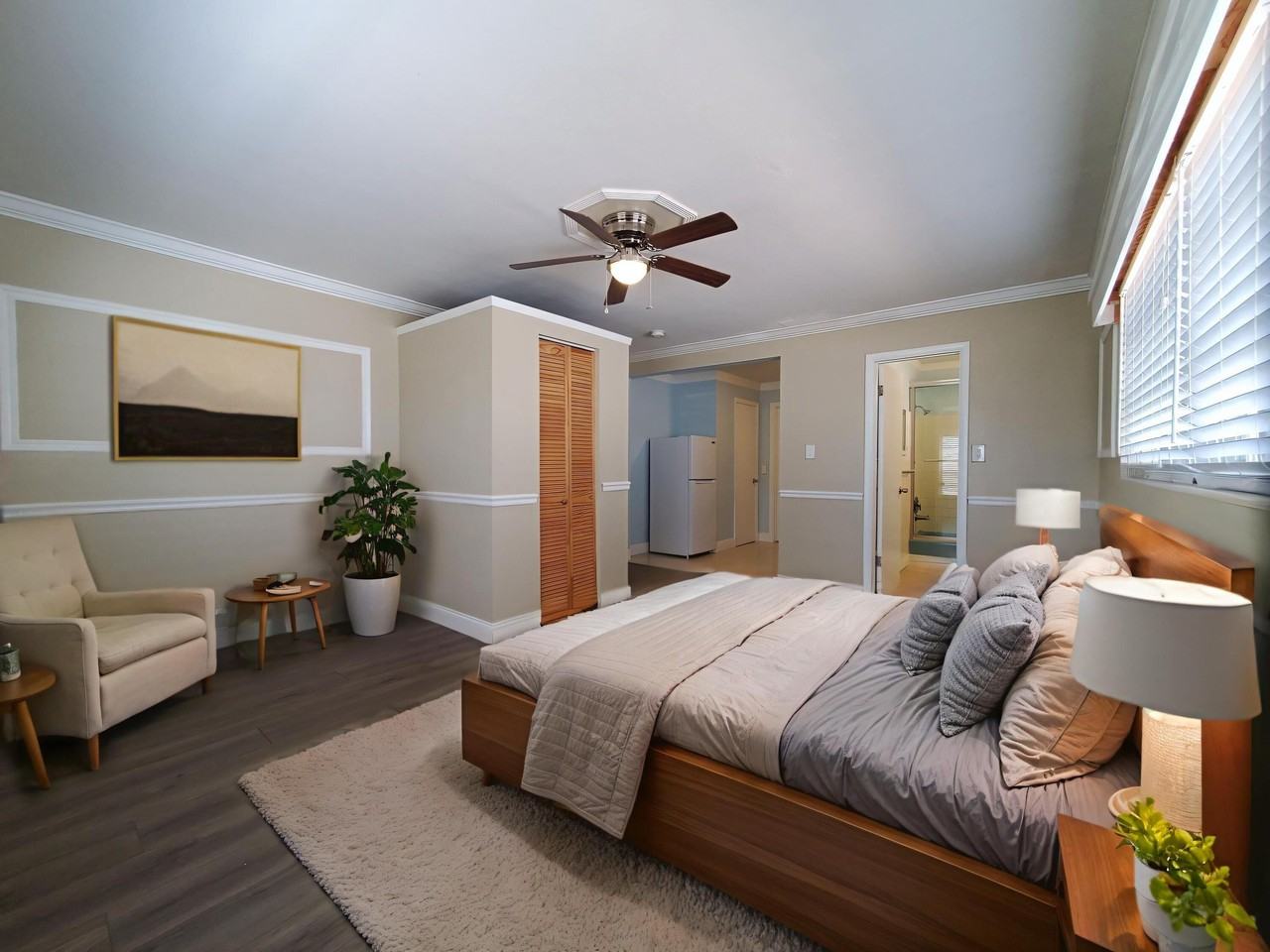 910 E Coast Ave #2 - Photo 3 of 9