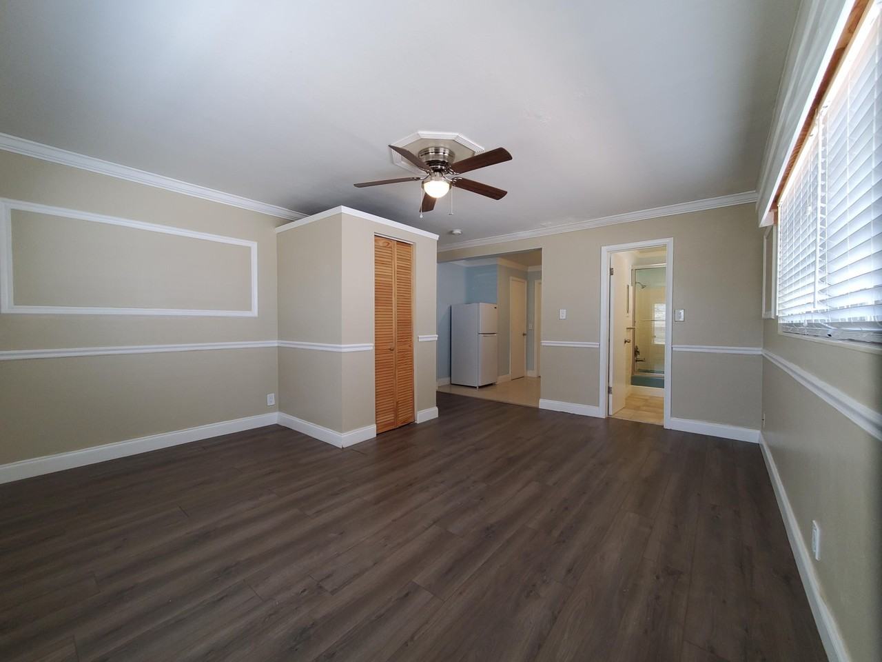 910 E Coast Ave #2 - Photo 4 of 9