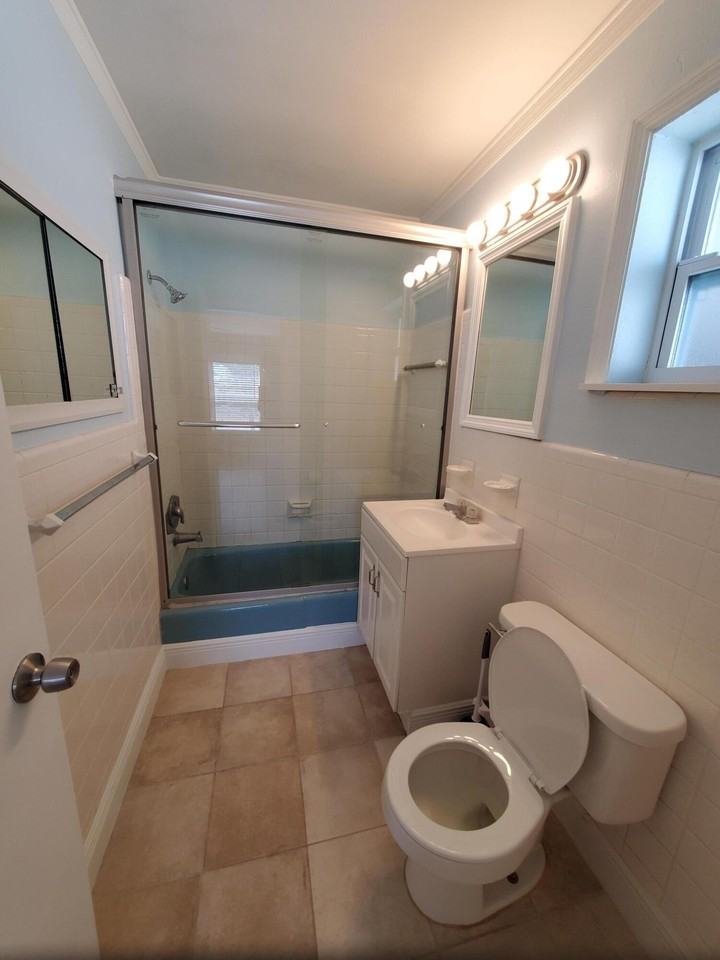 910 E Coast Ave #2 - Photo 6 of 9