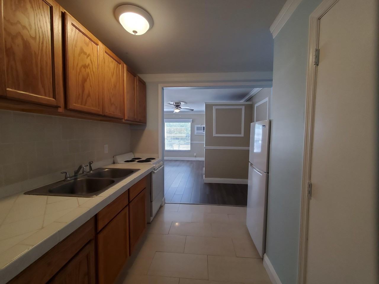 910 E Coast Ave #2 - Photo 7 of 9
