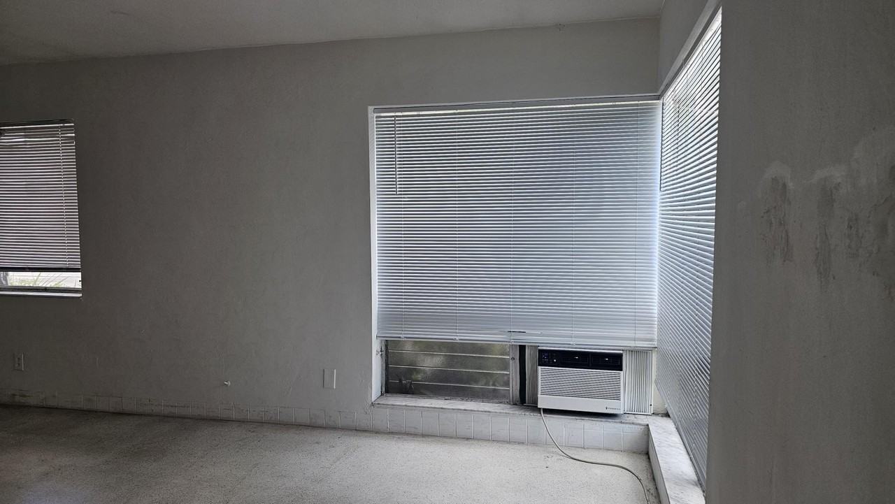 2734 Ne 32nd St #1 - Photo 5 of 16