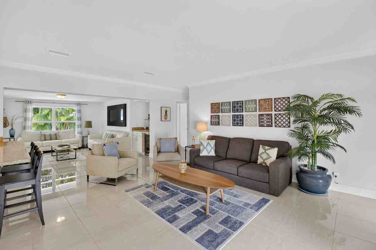 700 Ne 70th St - Photo 4 of 42