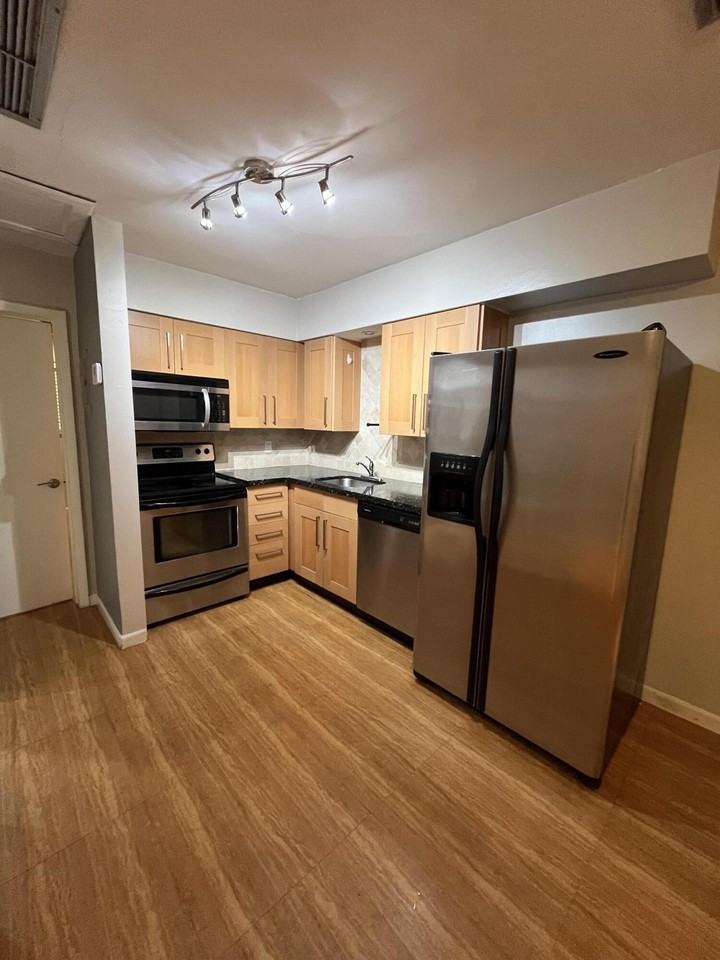713 Se 18th St #1-5