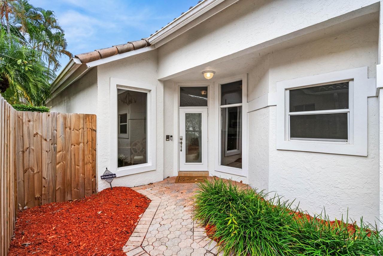 2469 Nw 66th Dr - Photo 3 of 32