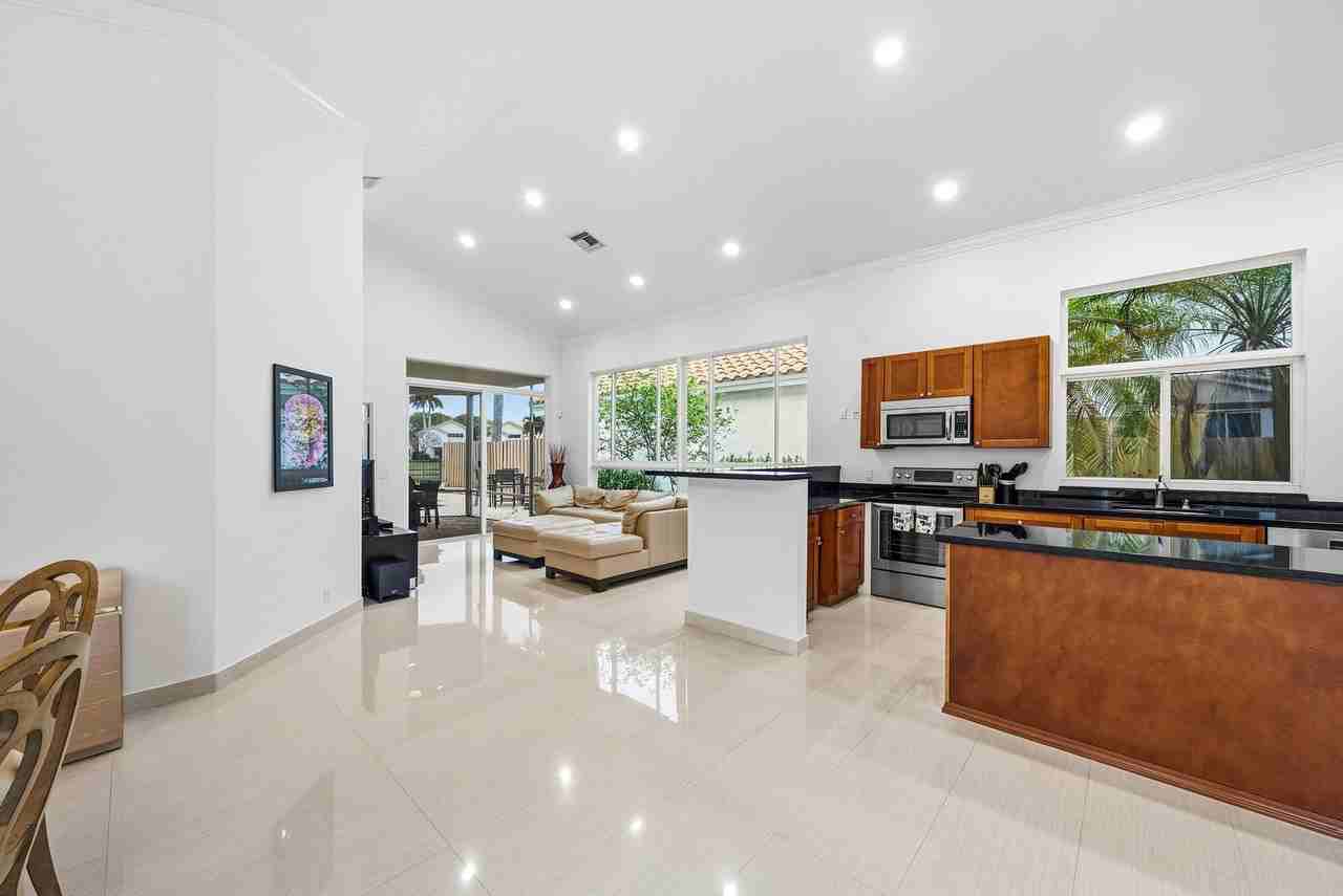 2469 Nw 66th Dr - Photo 5 of 32
