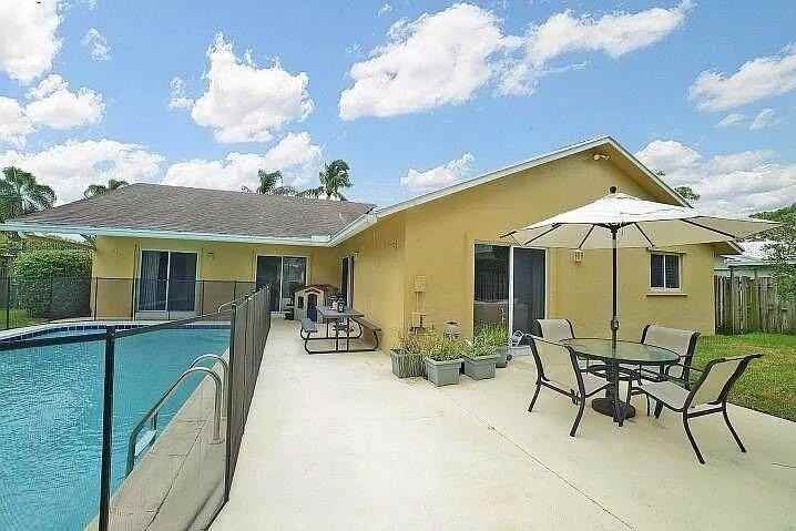 3306 Nw 28th Ter - Photo 2 of 15