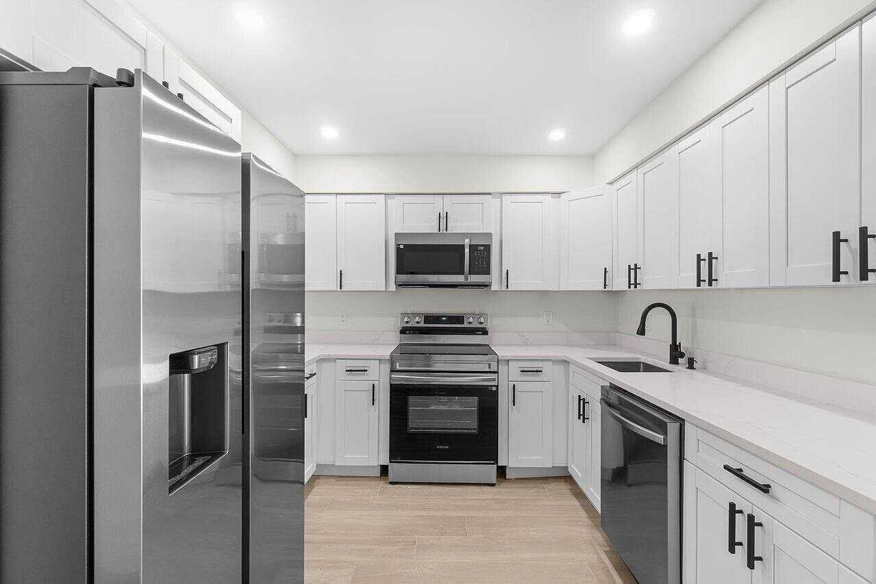 4498 Nw 2nd Ave #4500 - Photo 3 of 10