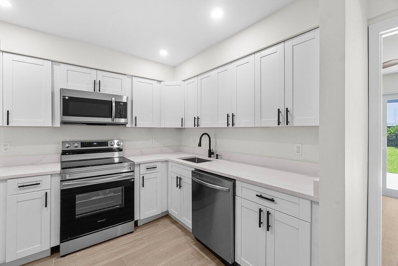 4498 Nw 2nd Ave #4500 - Photo 4 of 10