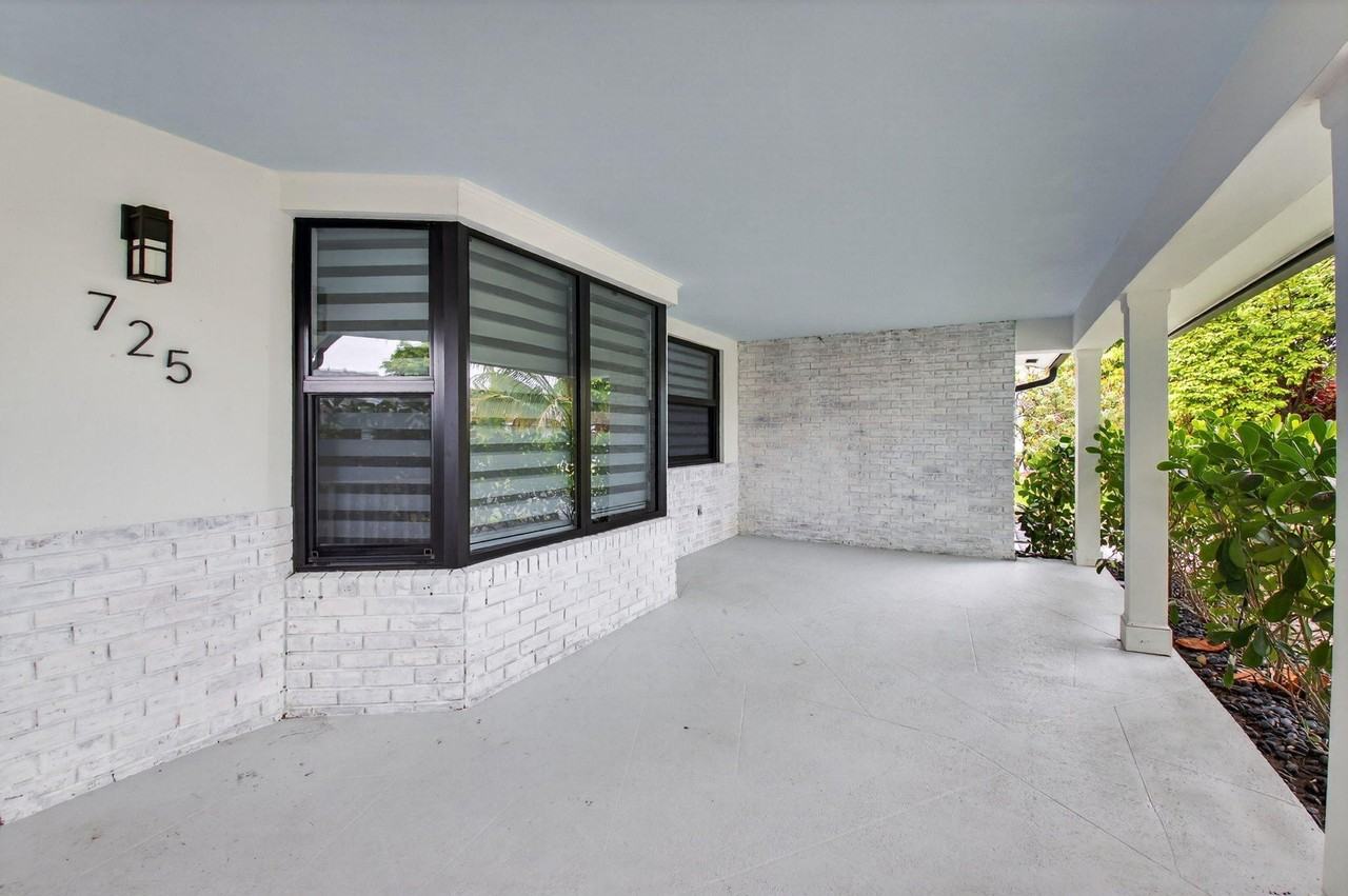 725 Heron Dr - Photo 5 of 37