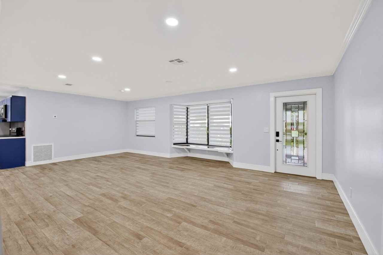 725 Heron Dr - Photo 6 of 37