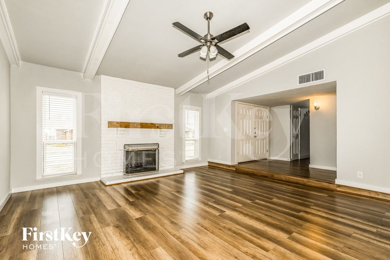 2130 Meadfoot Rd - Photo 2 of 15
