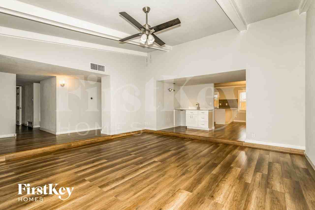 2130 Meadfoot Rd - Photo 3 of 15