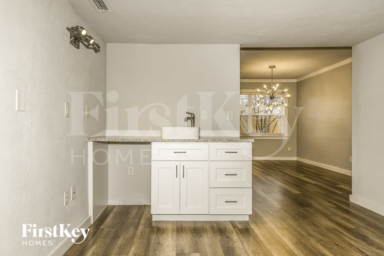 2130 Meadfoot Rd - Photo 4 of 15