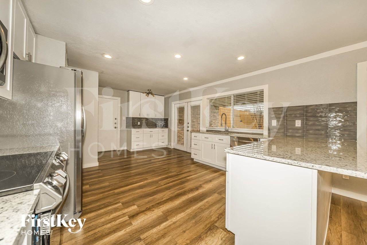2130 Meadfoot Rd - Photo 7 of 15