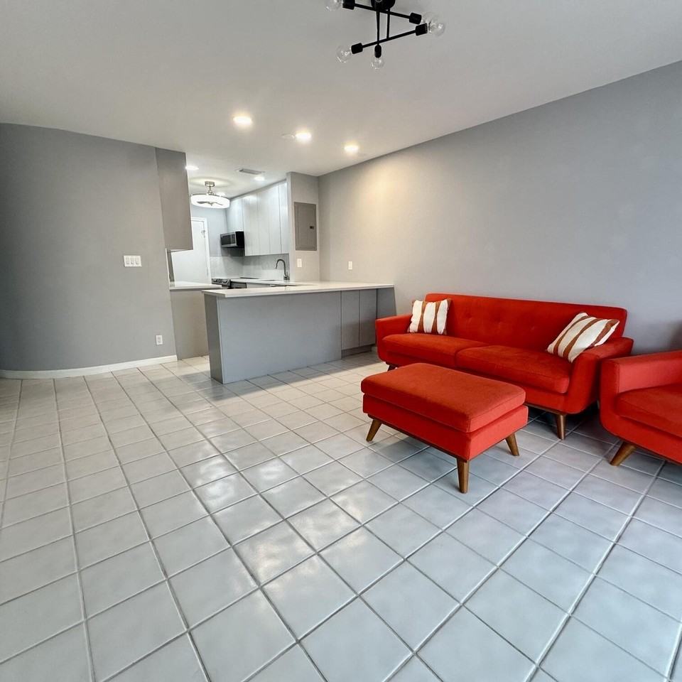 2171 Ne 66th St #828 - Photo 2 of 27