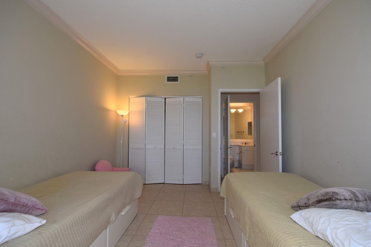 707 Crandon Blvd #PH8 - Photo 5 of 42