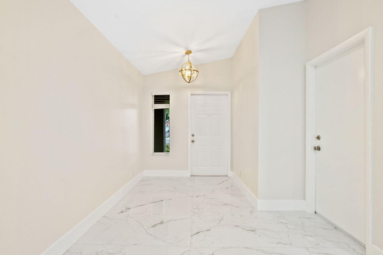 4498 Dogwood Cir - Photo 5 of 23