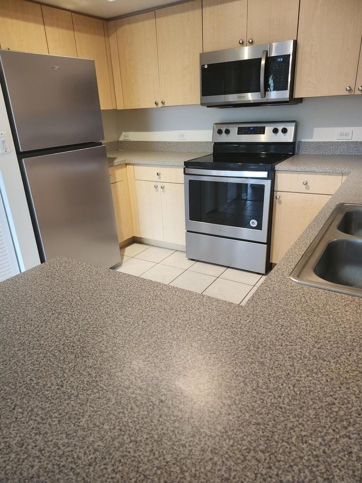 1009 Villa Ln - Photo 3 of 16