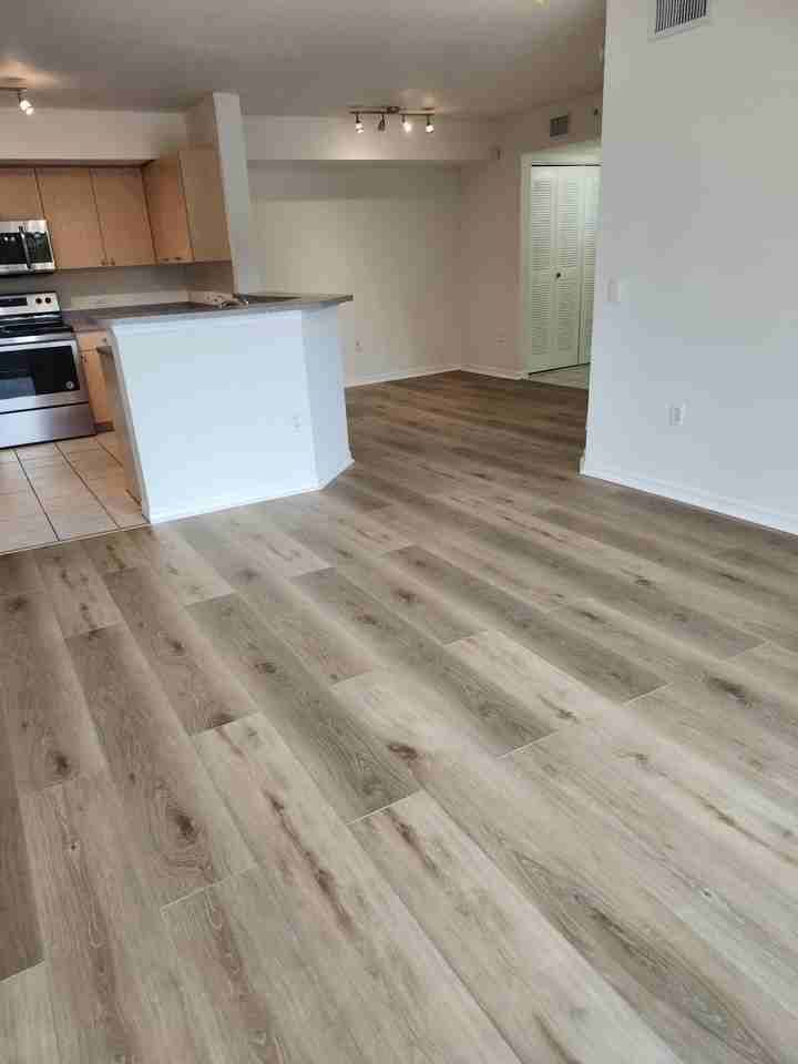 1009 Villa Ln - Photo 6 of 16