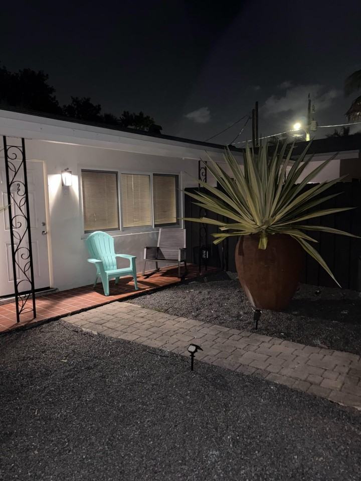 1004 W Las Olas Blvd #2 - Photo 2 of 16