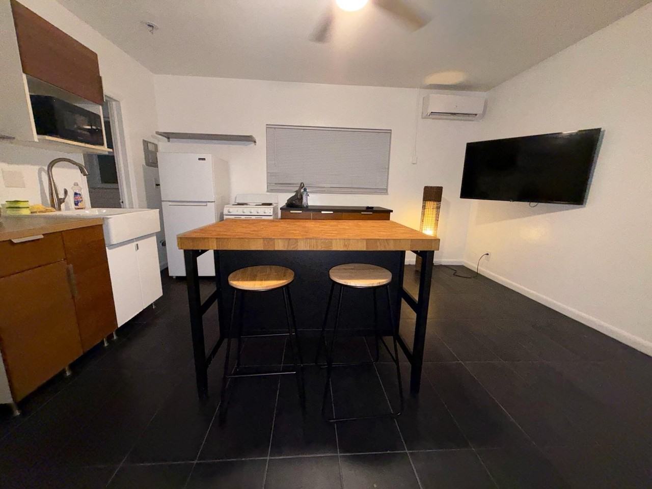 1004 W Las Olas Blvd #2 - Photo 3 of 16
