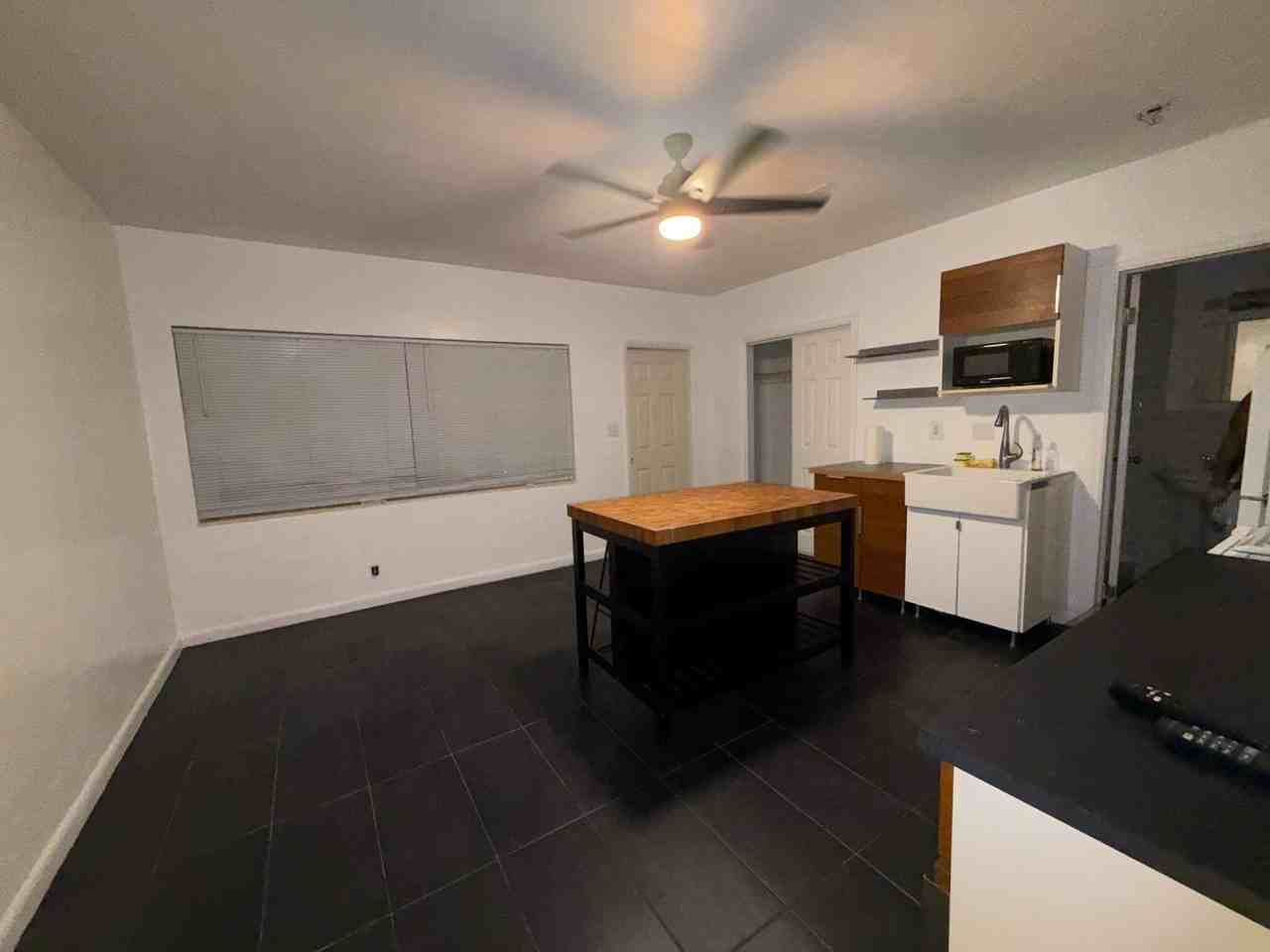 1004 W Las Olas Blvd #2 - Photo 4 of 16