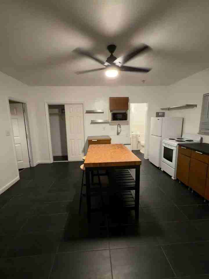 1004 W Las Olas Blvd #2 - Photo 6 of 16