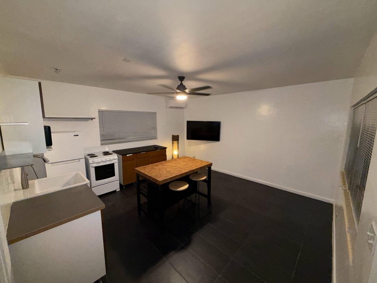 1004 W Las Olas Blvd #2 - Photo 7 of 16