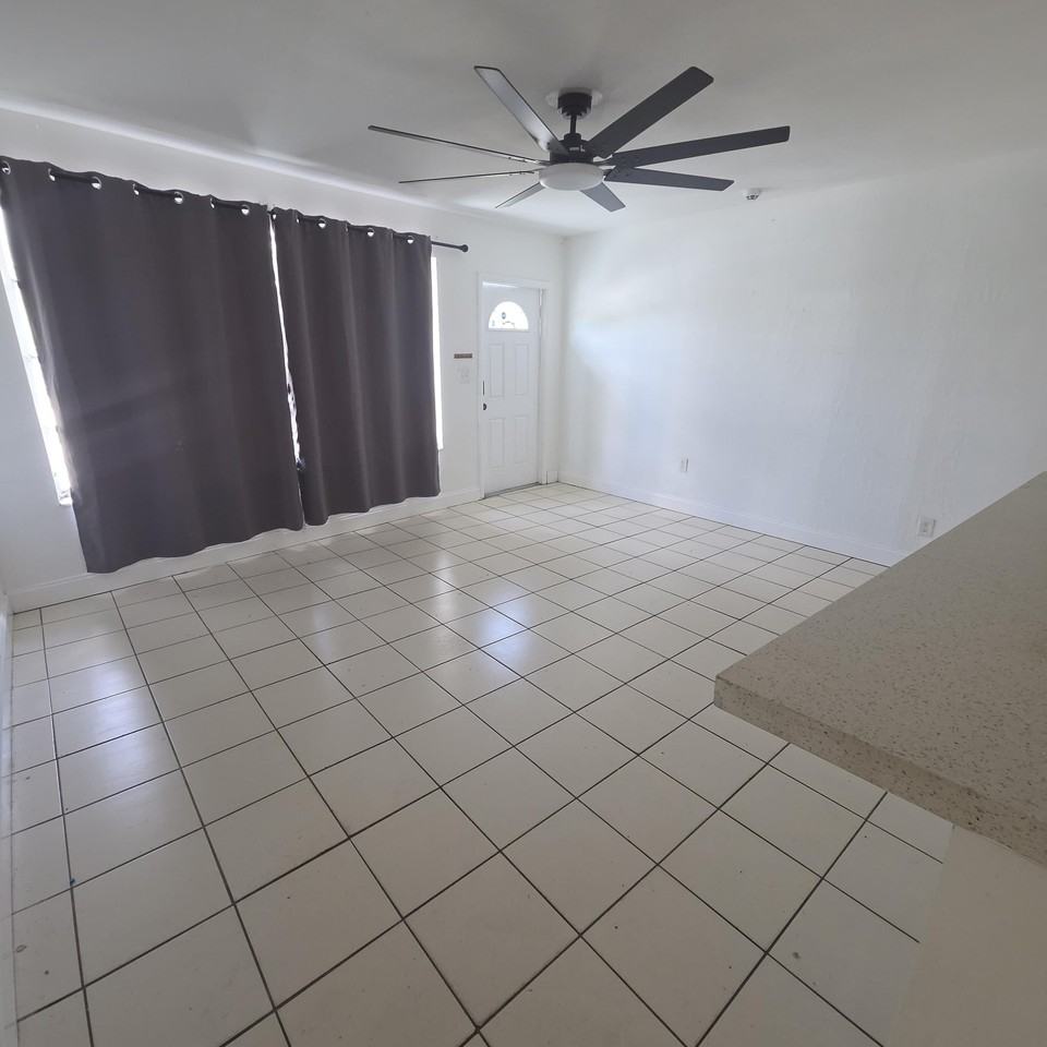 160 Nw 15th Pl - Photo 2 of 9
