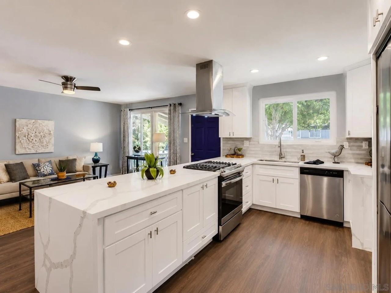 3609 Nassau Dr - Photo 4 of 11
