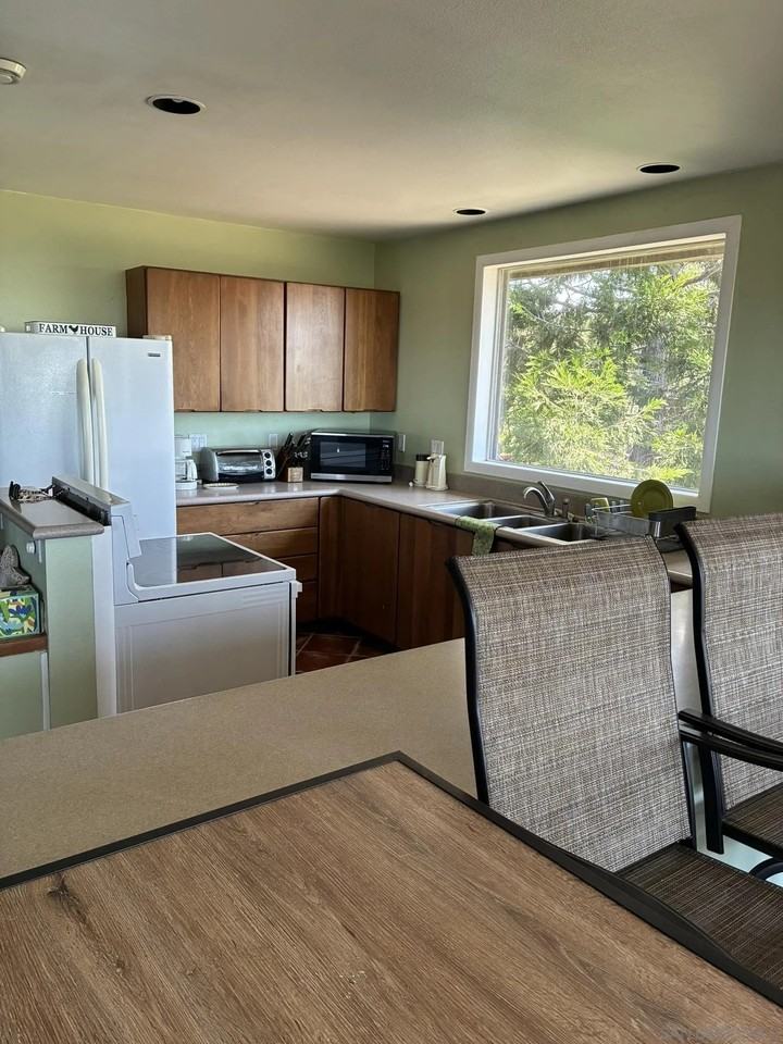 3255 Pine Hills Rd - Photo 4 of 9
