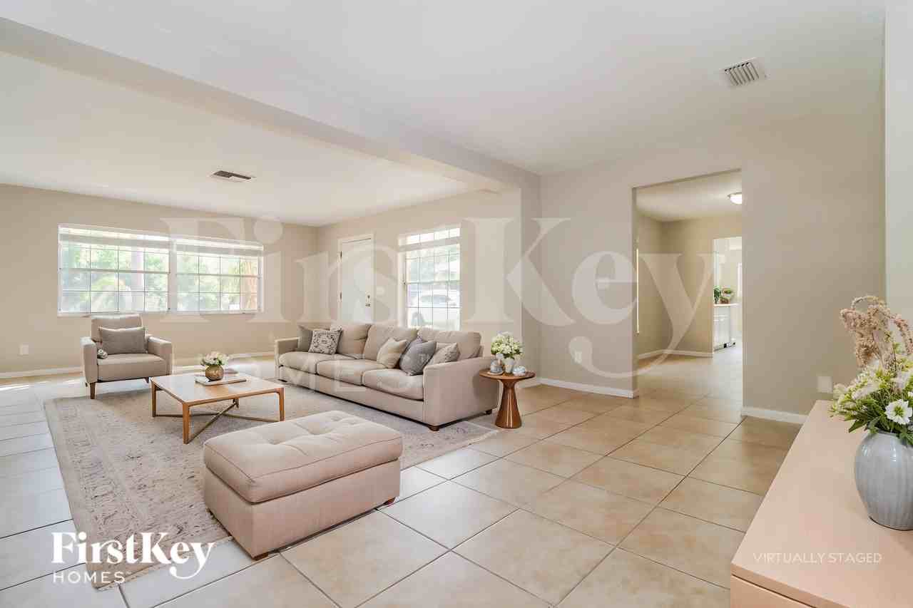 9303 N Edison Ave - Photo 3 of 19