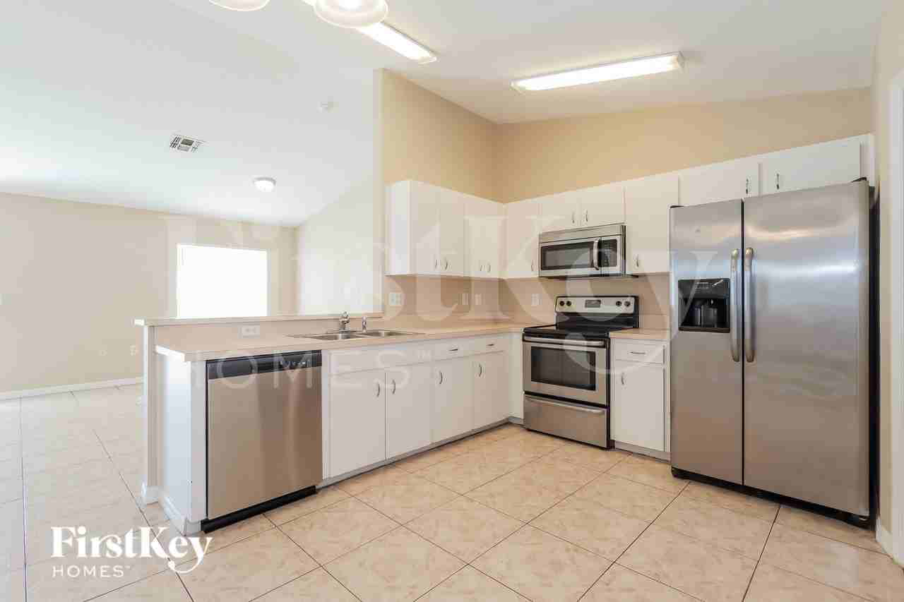 8189 Oakhurst Blvd - Photo 5 of 17