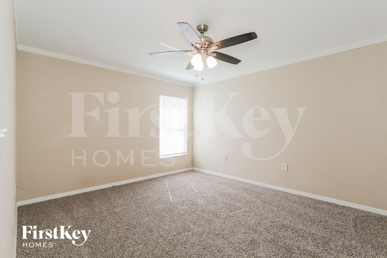 8189 Oakhurst Blvd - Photo 6 of 17