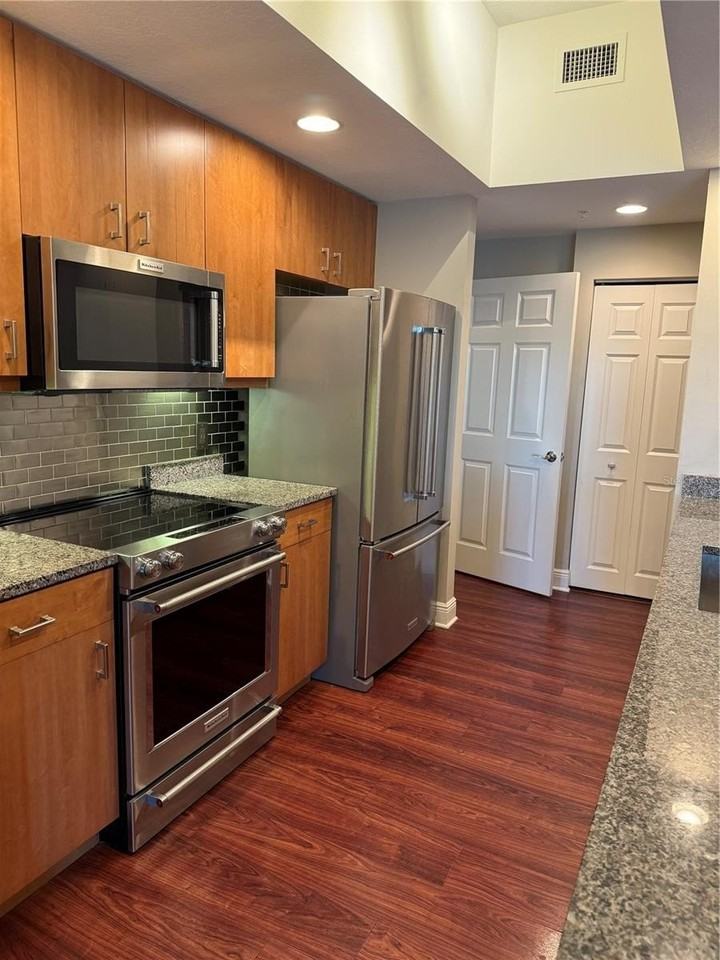 800 N Tamiami Trl #211 - Photo 5 of 32
