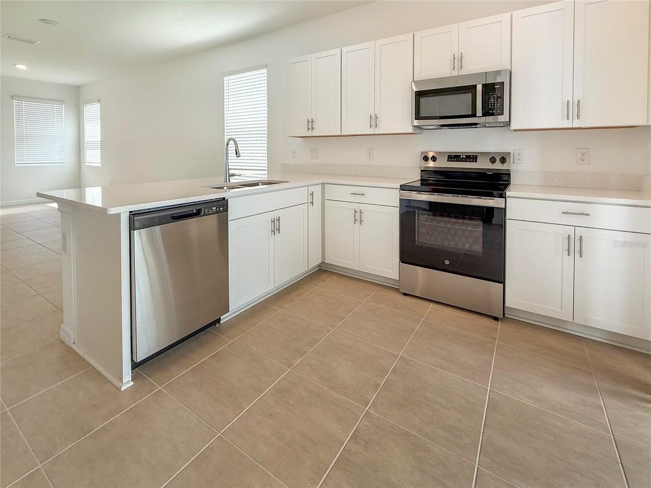 8948 Daybreak St - Photo 6 of 23