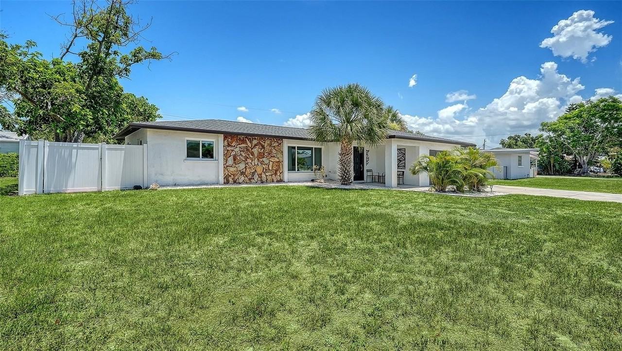 1302 Mango Ave - Photo 2 of 50