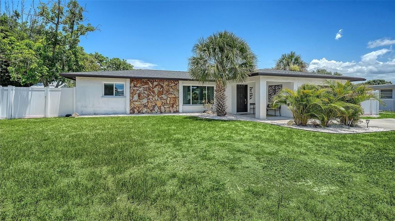 1302 Mango Ave - Photo 3 of 50