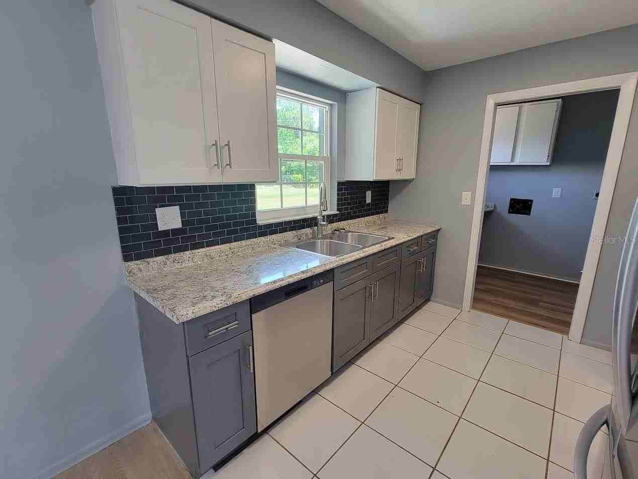 22329 Niagara Ave - Photo 4 of 24