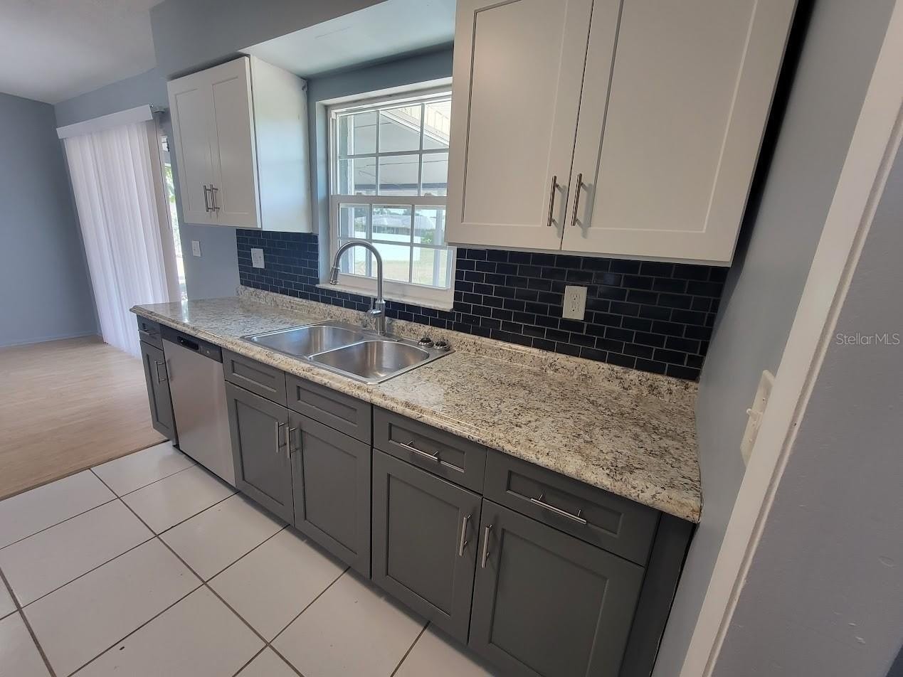 22329 Niagara Ave - Photo 6 of 24
