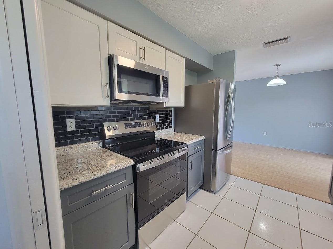 22329 Niagara Ave - Photo 7 of 24