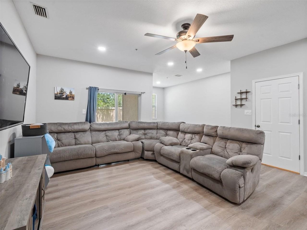 3831 Parkridge Cir #1-104 - Photo 5 of 38