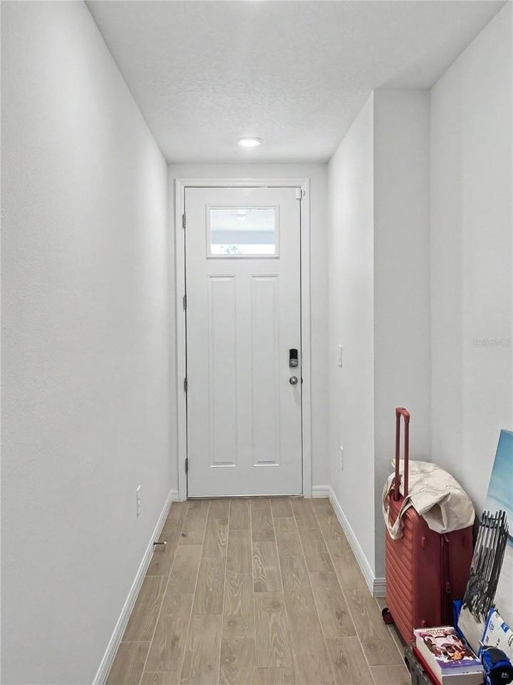 137 Whiteland Bnd - Photo 2 of 26