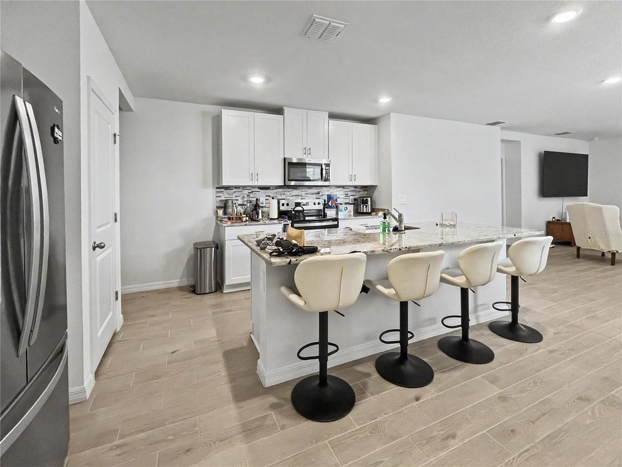 137 Whiteland Bnd - Photo 3 of 26