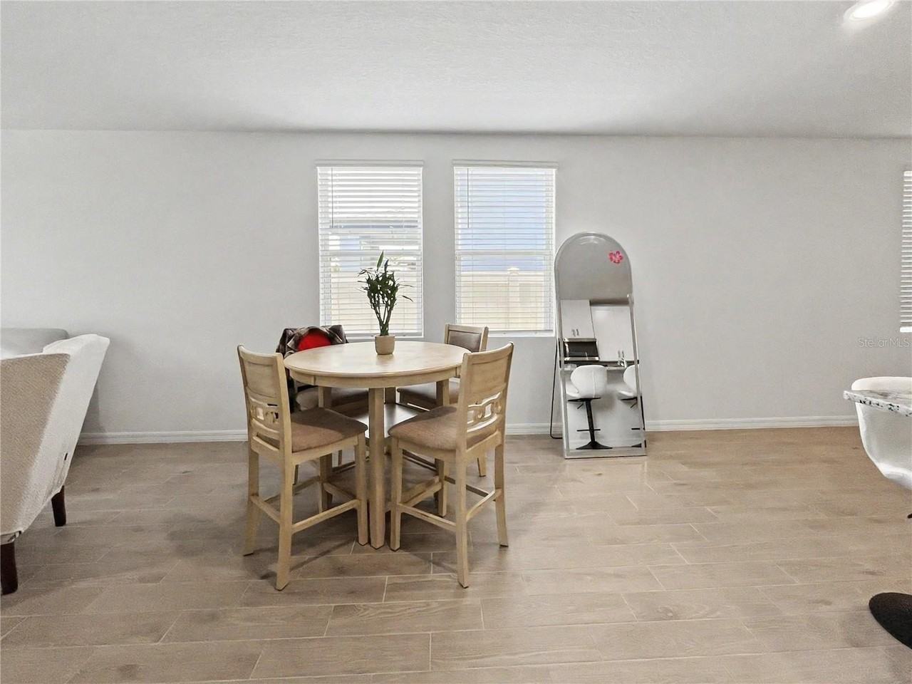 137 Whiteland Bnd - Photo 5 of 26