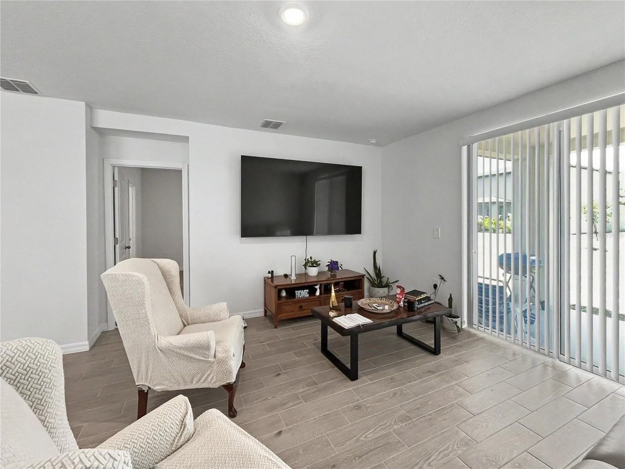 137 Whiteland Bnd - Photo 7 of 26