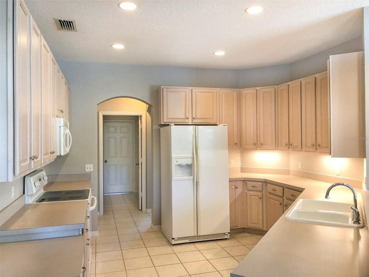 11711 Winding Woods Way - Photo 3 of 15